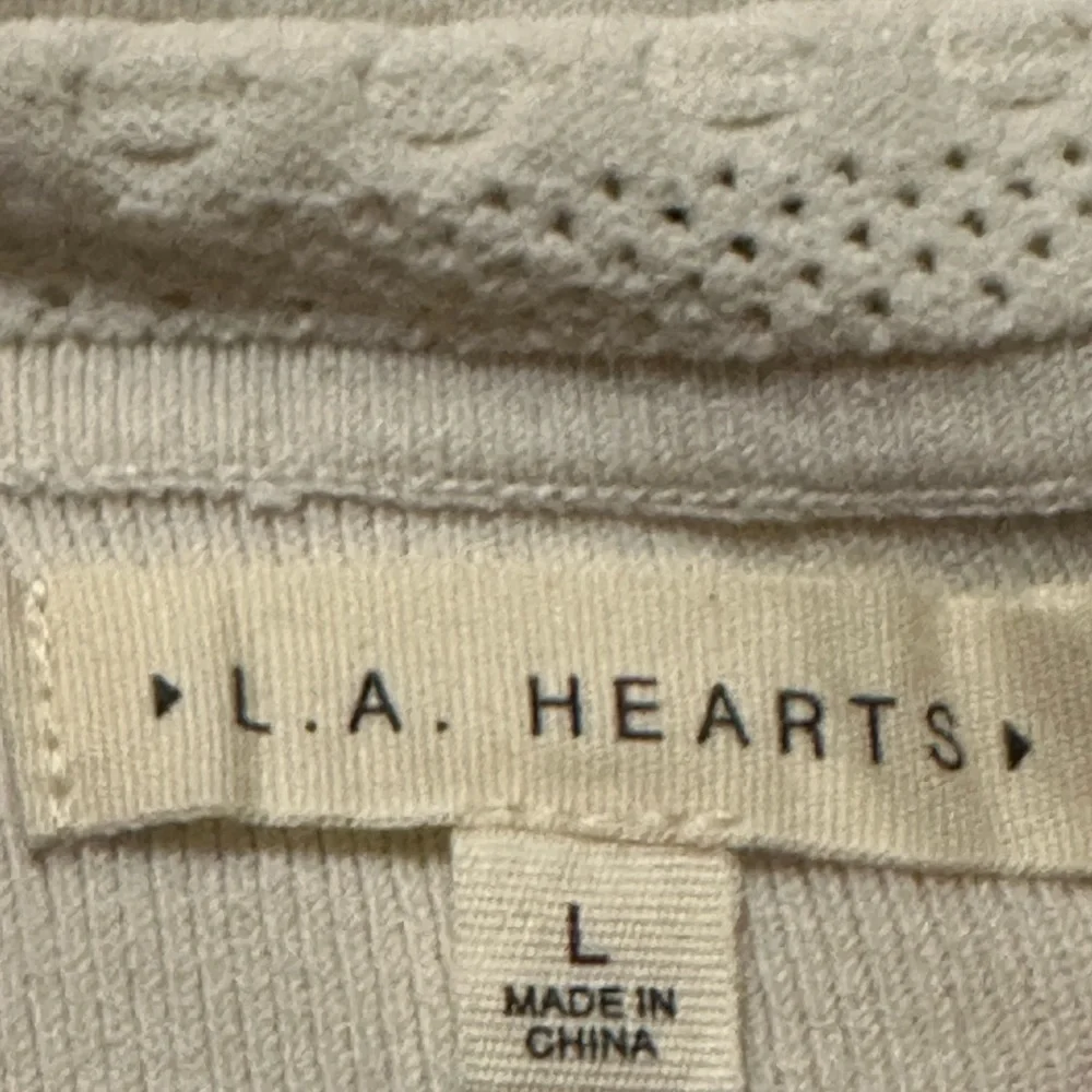 LA Heart Cream Cropped Top - Picture 7 of 7